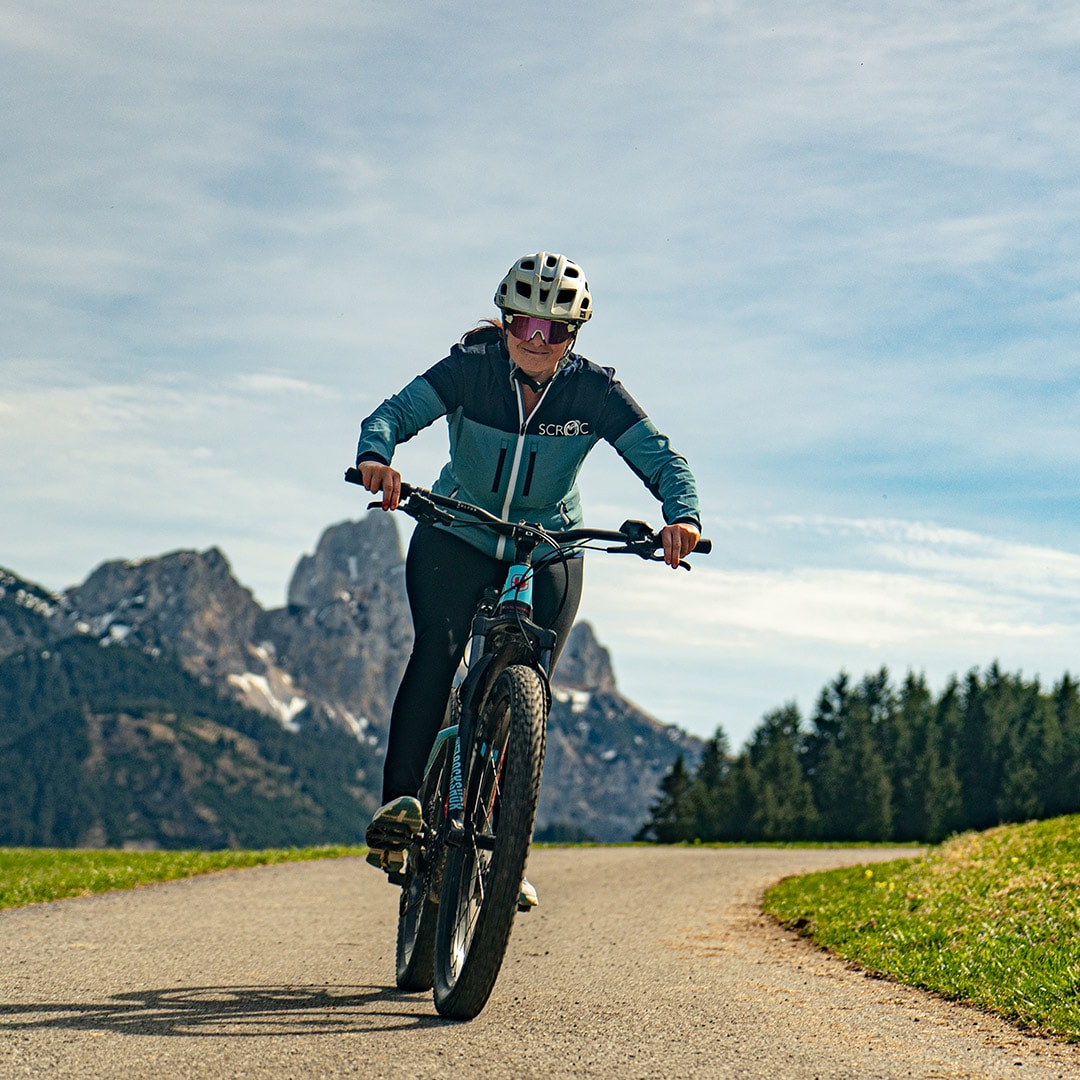 Nachhaltige Damen Radbekleidung aus Österreich SCROC´s grüne Spur
